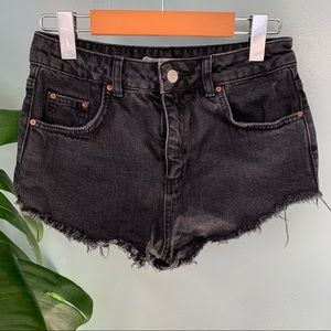 Topshop MOTO Mom Black Wash Denim Frayed Cutoff Short Shorts